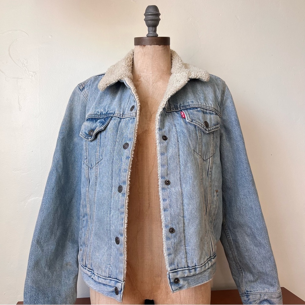 Levi’s Sherpa denim jacket 🪵